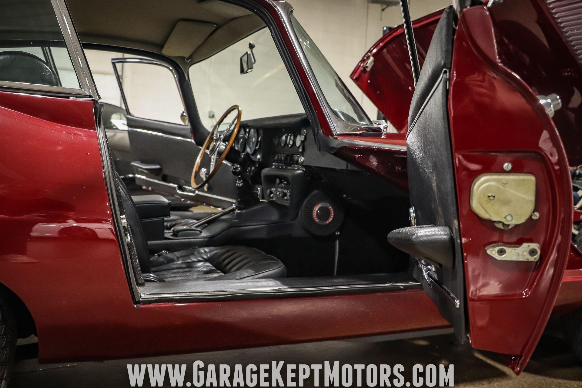 1971 Jaguar E-Type SII Coupe 65