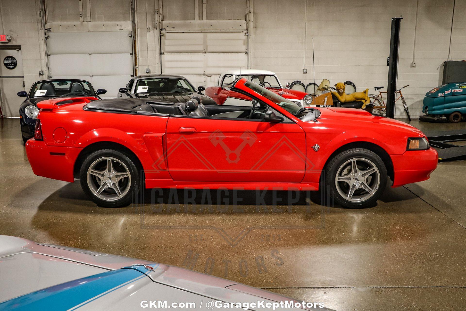 1999 Ford Mustang 32