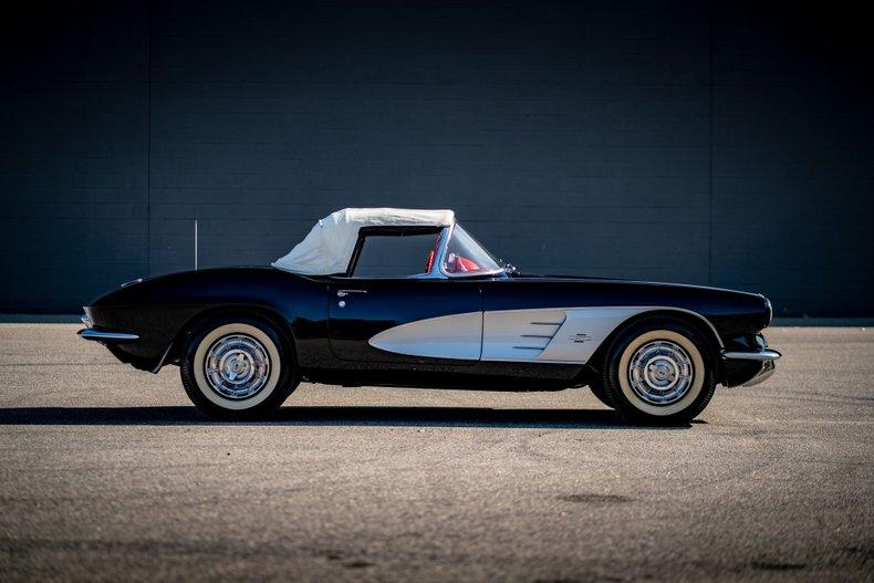 1961 Chevrolet Corvette 21