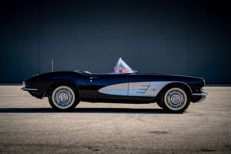 1961 Chevrolet Corvette 22