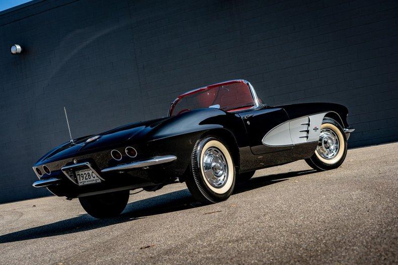 1961 Chevrolet Corvette 23