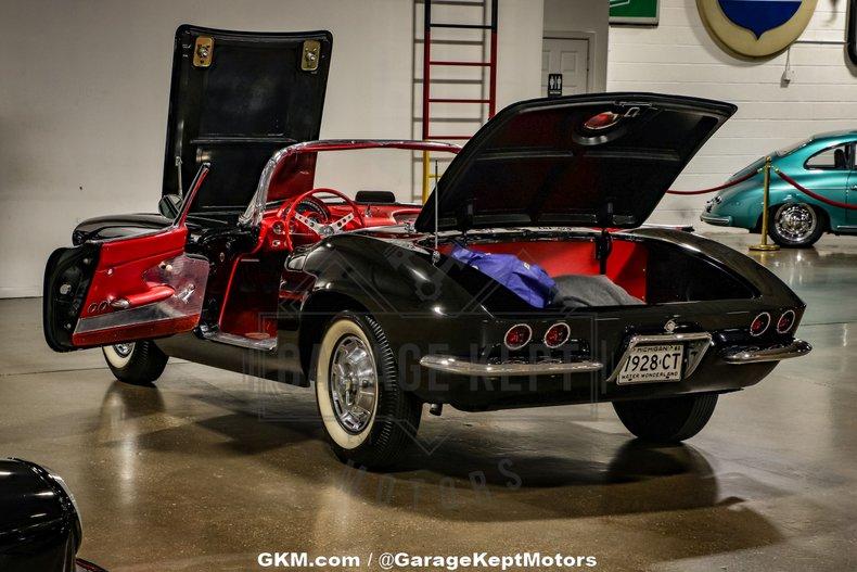 1961 Chevrolet Corvette 24