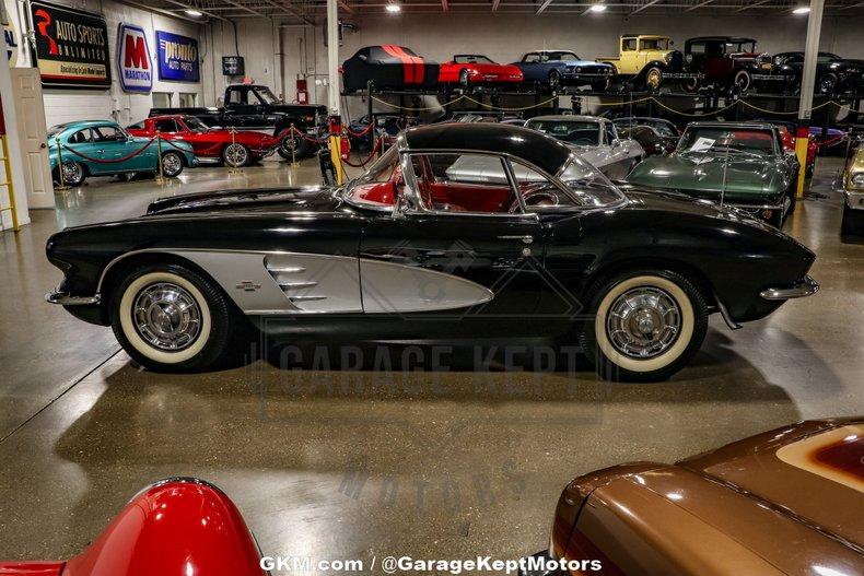 1961 Chevrolet Corvette 30