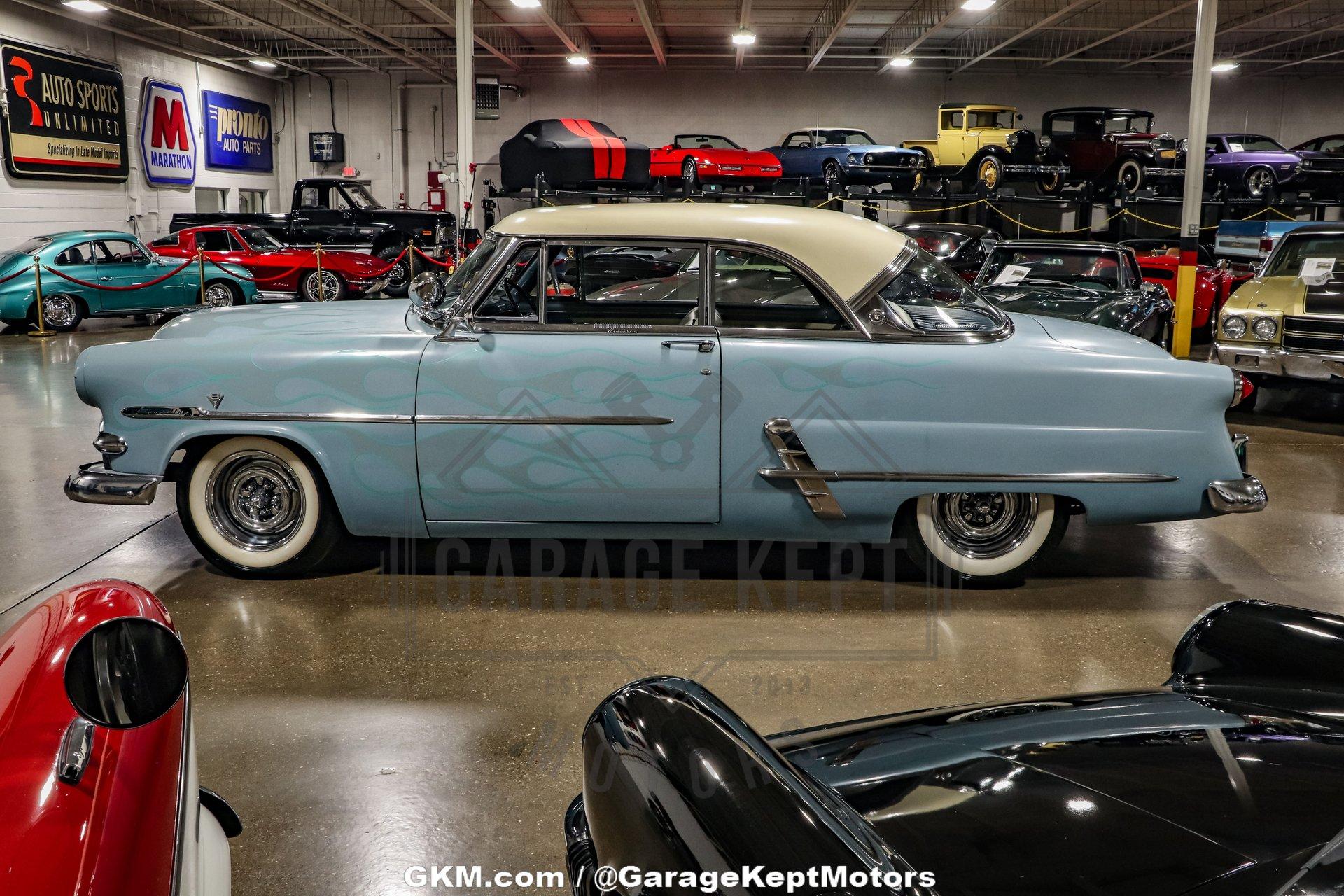 1953 Ford Crestline Victoria 10