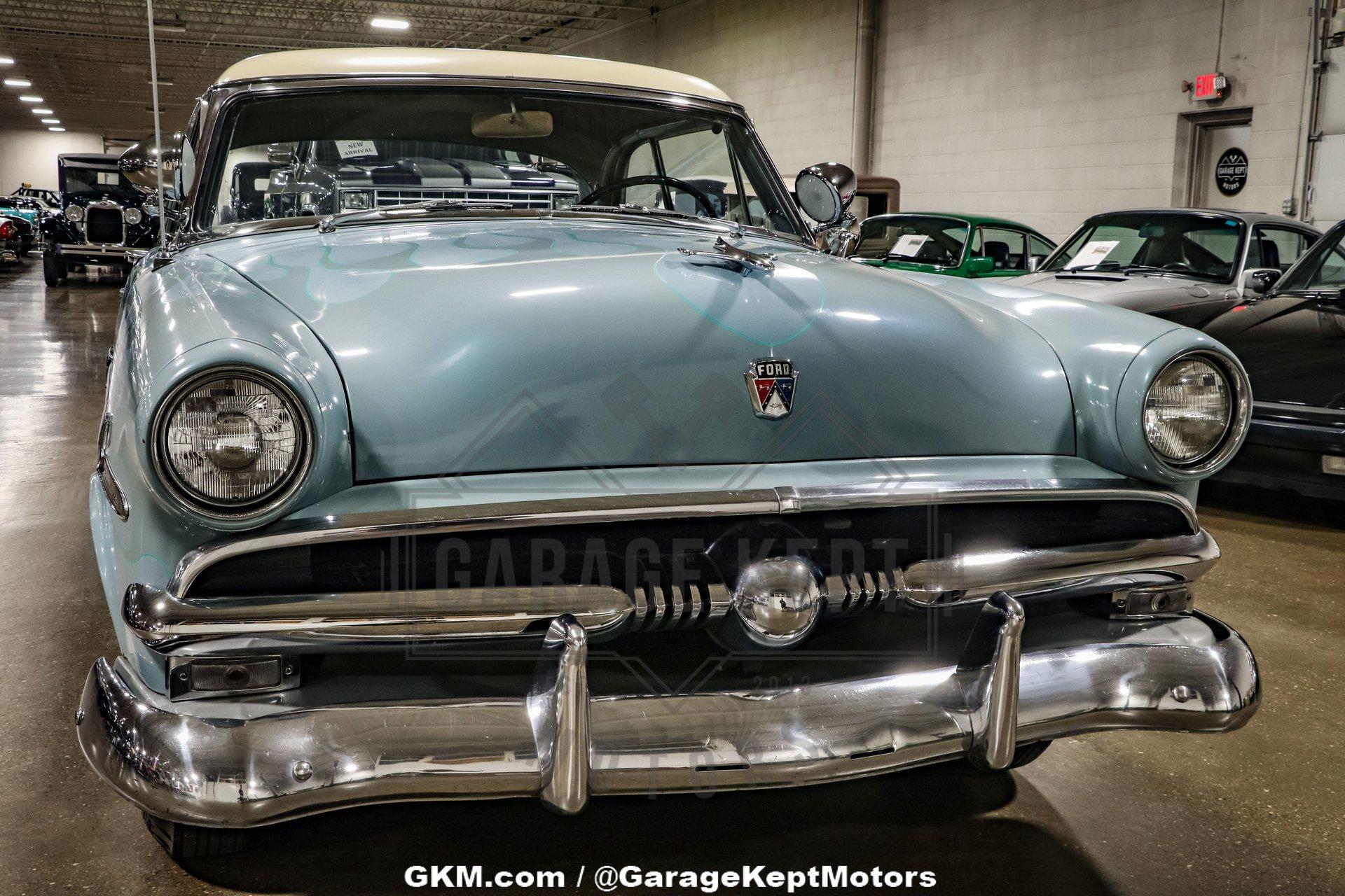 1953 Ford Crestline Victoria 22