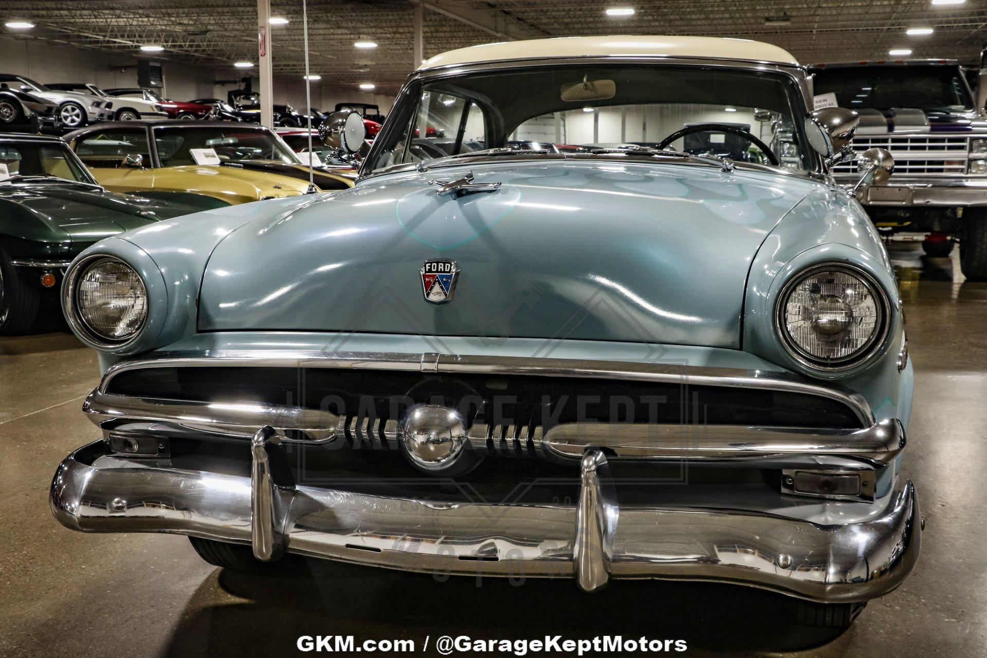 1953 Ford Crestline Victoria 23