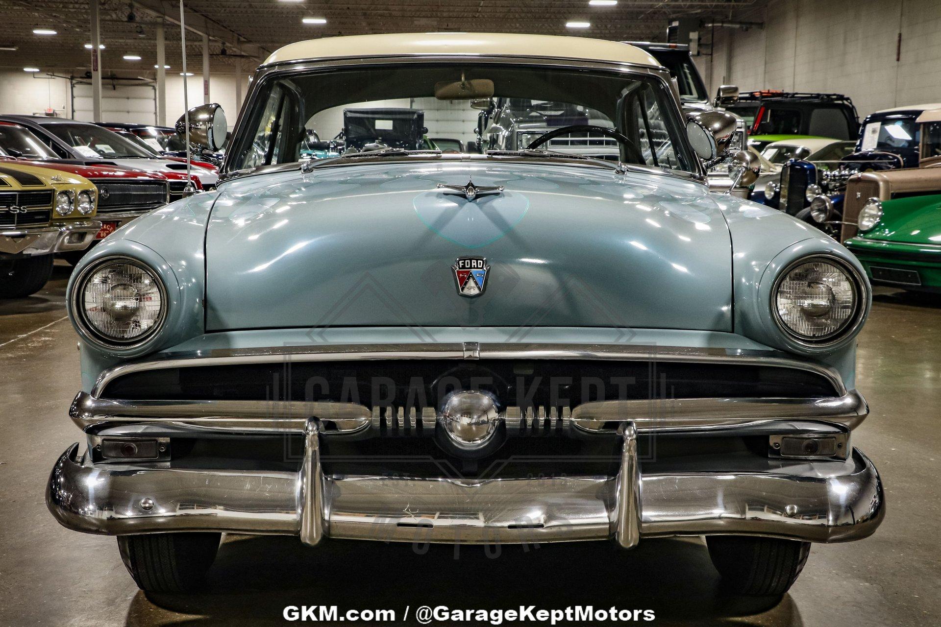 1953 Ford Crestline Victoria 24