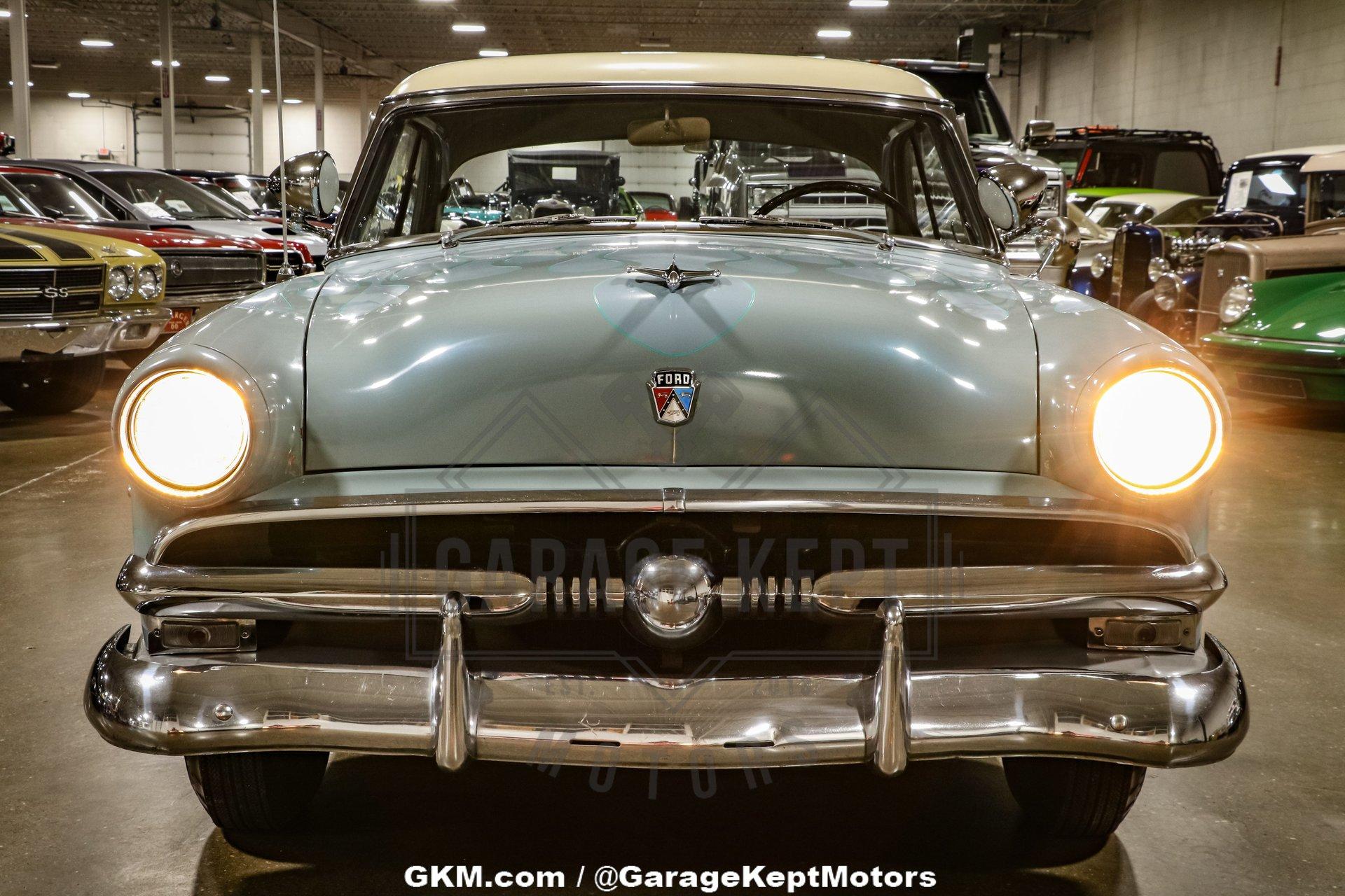 1953 Ford Crestline Victoria 25