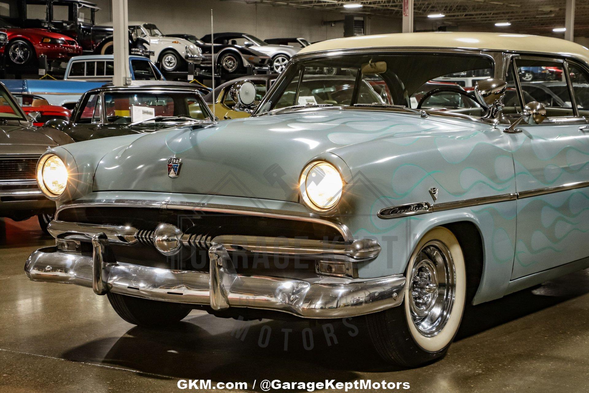 1953 Ford Crestline Victoria 26
