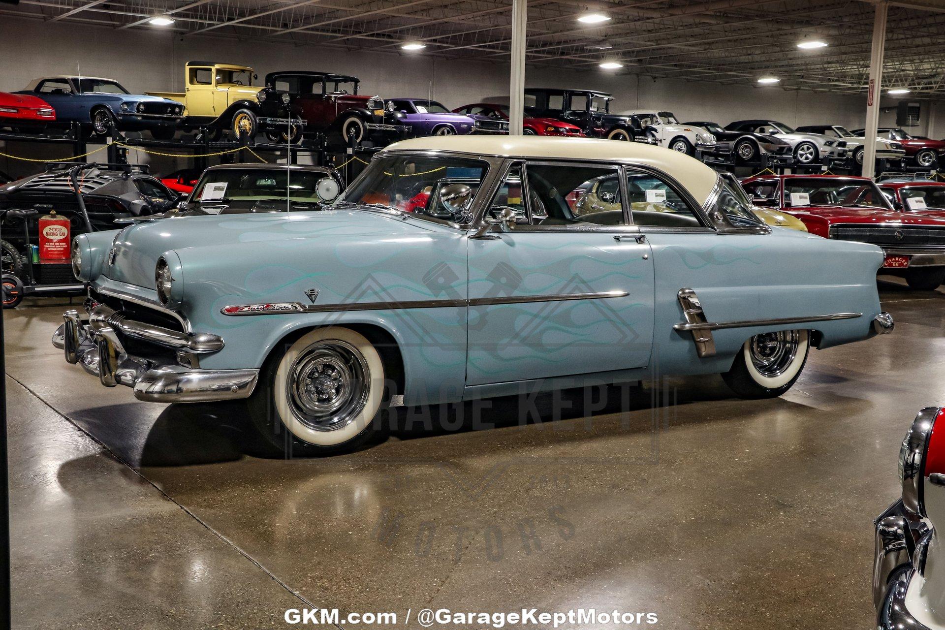 1953 Ford Crestline Victoria 9