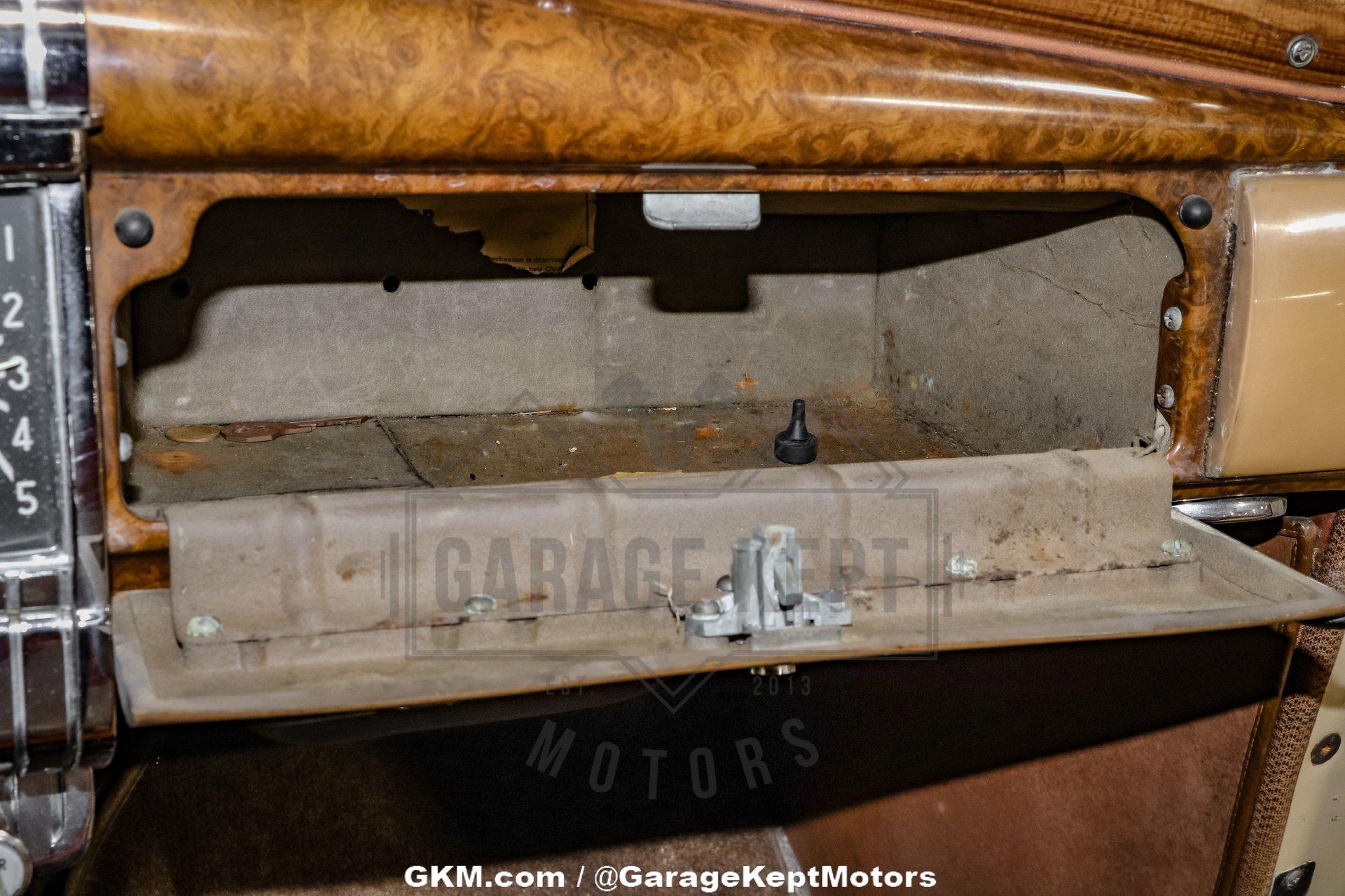 1947 Chrysler Town and Country 114