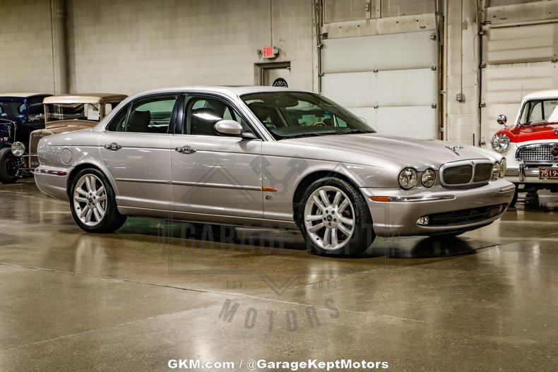 2004 Jaguar XJR 1