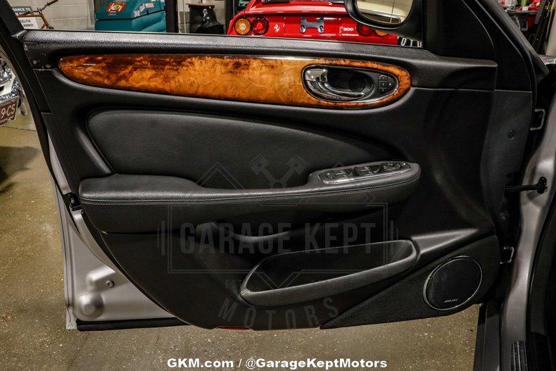 2004 Jaguar XJR 102
