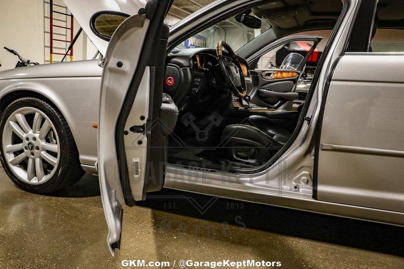 2004 Jaguar XJR 103