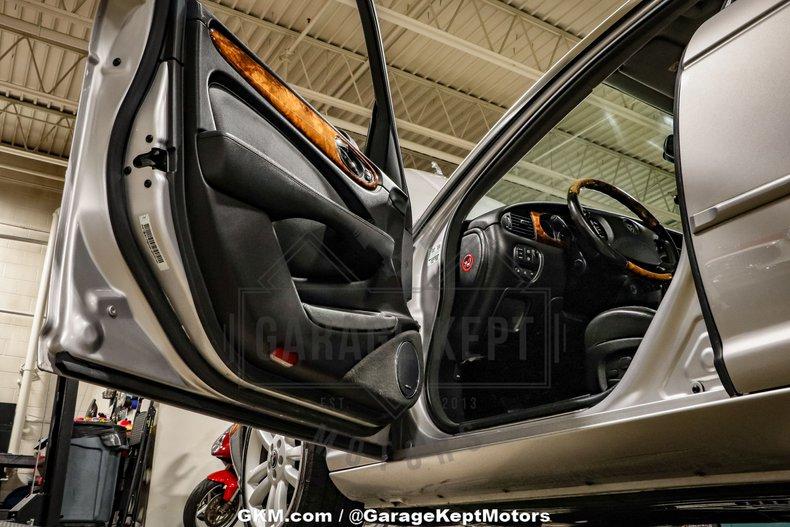 2004 Jaguar XJR 104