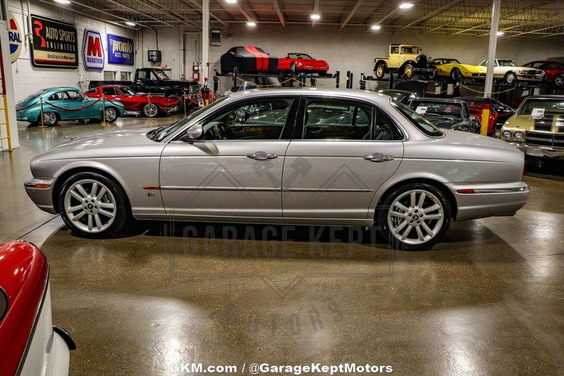 2004 Jaguar XJR 10