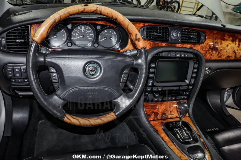 2004 Jaguar XJR 111
