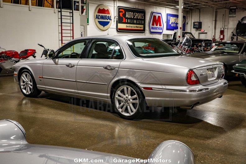 2004 Jaguar XJR 11