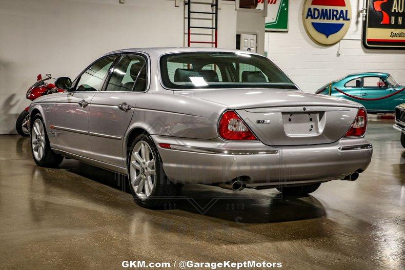 2004 Jaguar XJR 12