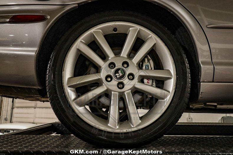 2004 Jaguar XJR 146