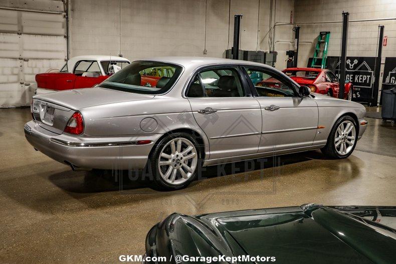 2004 Jaguar XJR 14
