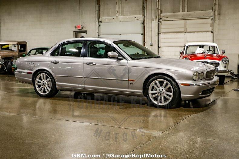 2004 Jaguar XJR 16
