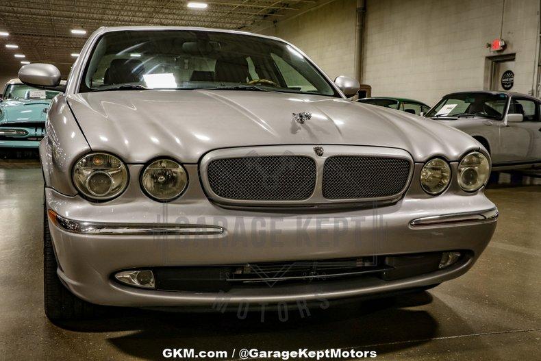 2004 Jaguar XJR 22