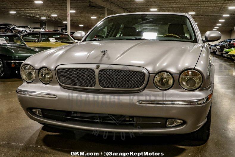 2004 Jaguar XJR 23