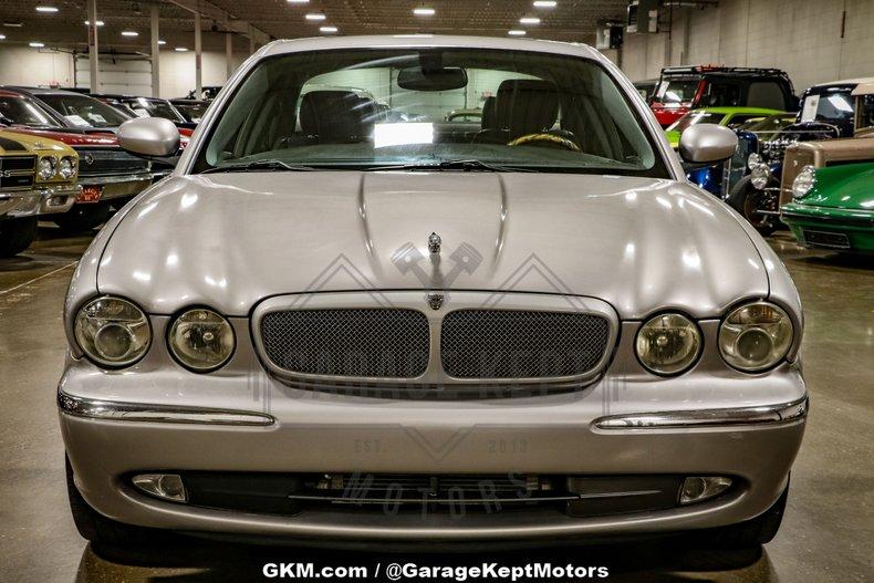 2004 Jaguar XJR 24