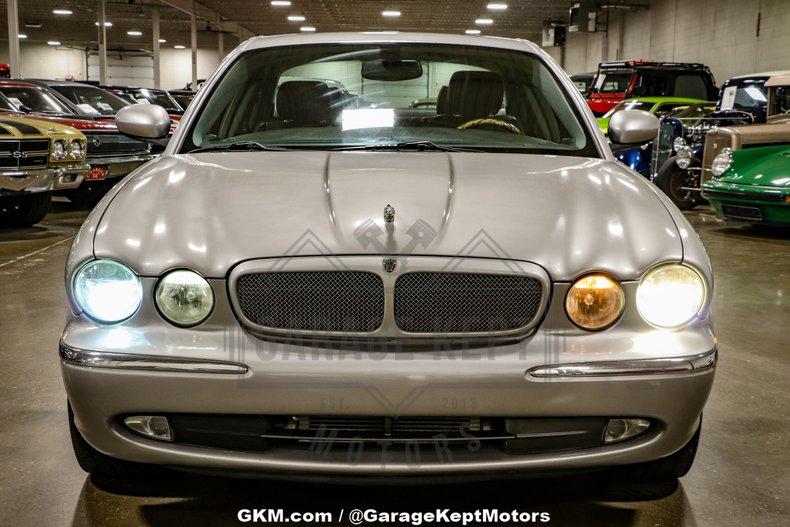 2004 Jaguar XJR 25