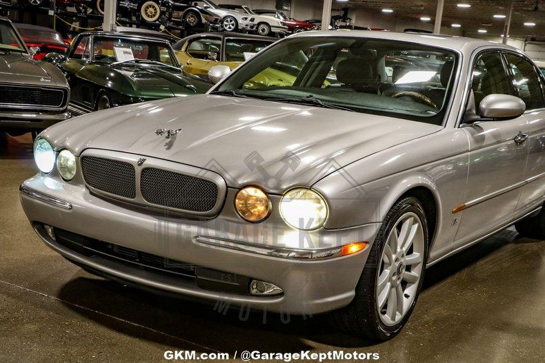 2004 Jaguar XJR 26