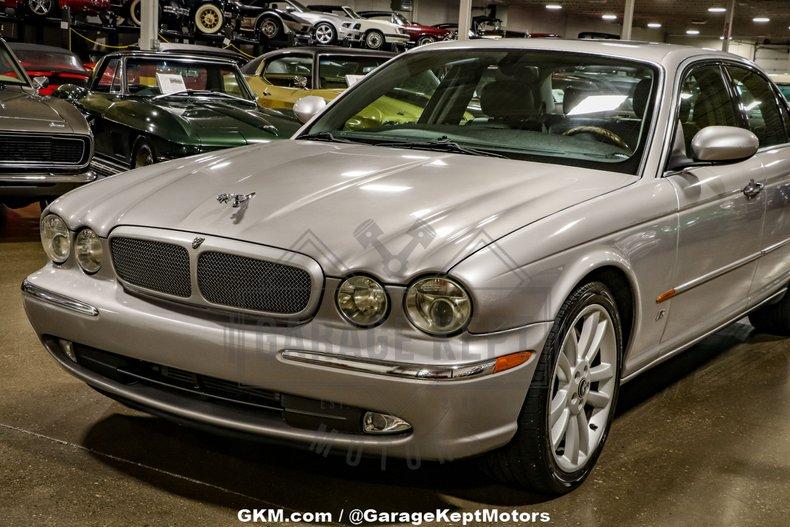 2004 Jaguar XJR 27
