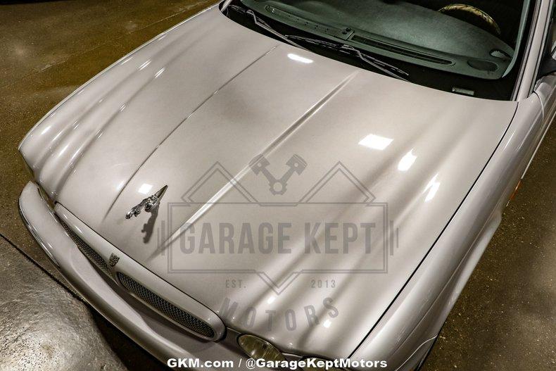 2004 Jaguar XJR 28