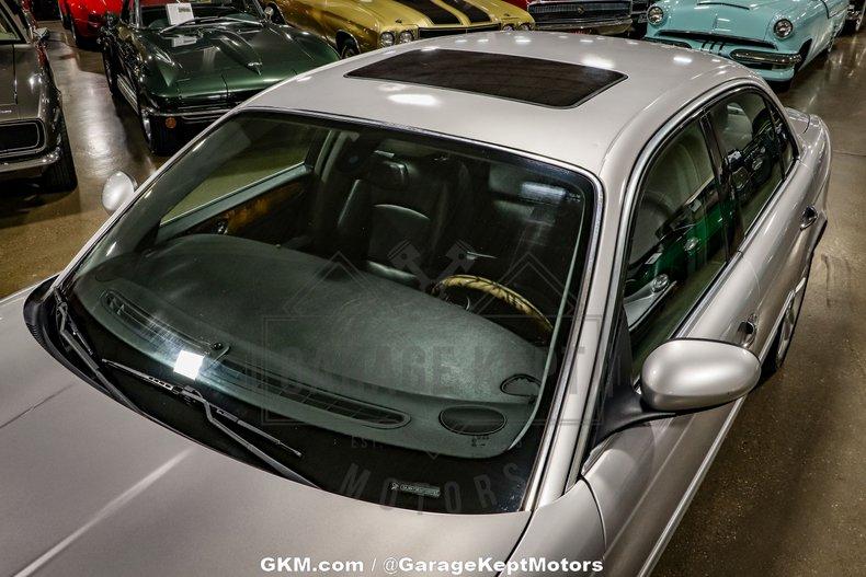 2004 Jaguar XJR 29