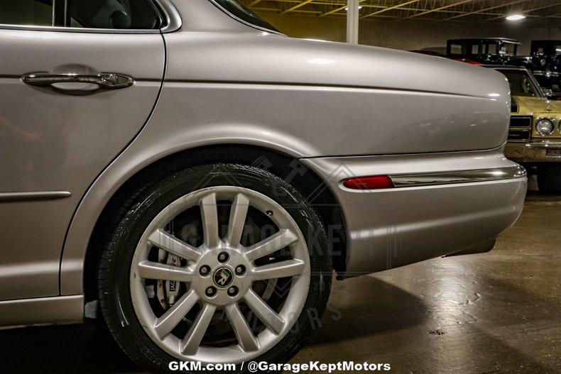 2004 Jaguar XJR 40