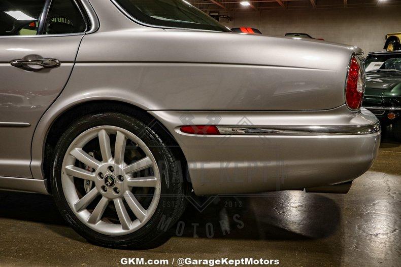 2004 Jaguar XJR 41