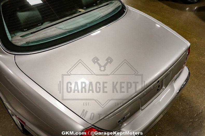 2004 Jaguar XJR 42