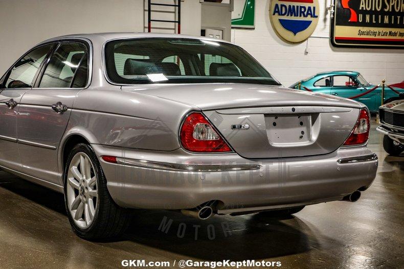 2004 Jaguar XJR 45