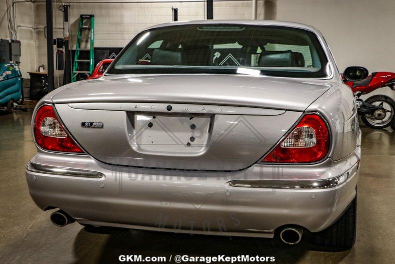2004 Jaguar XJR 47