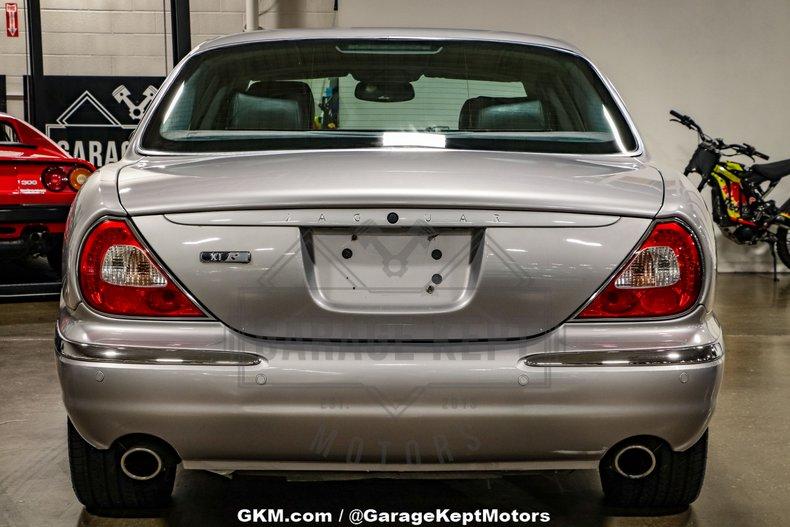 2004 Jaguar XJR 48