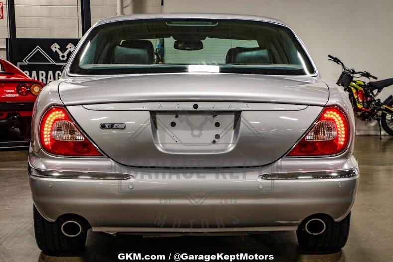 2004 Jaguar XJR 49
