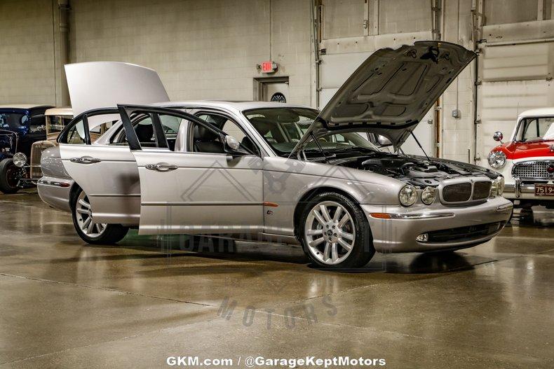 2004 Jaguar XJR 64