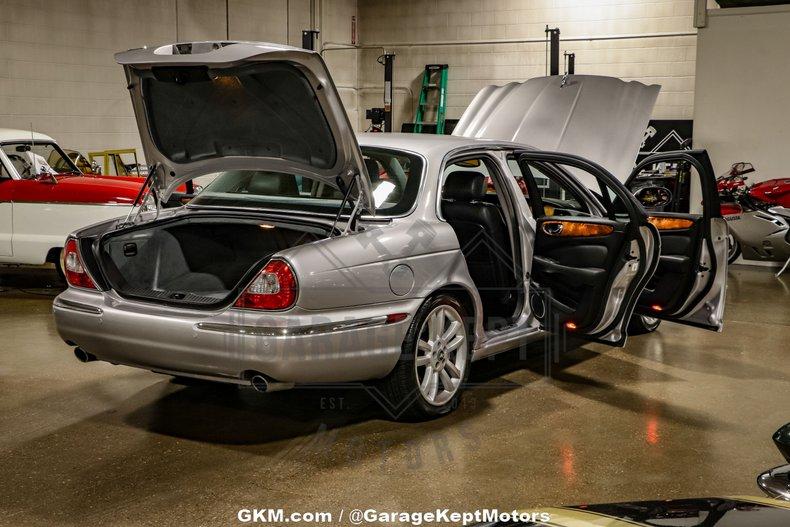 2004 Jaguar XJR 66