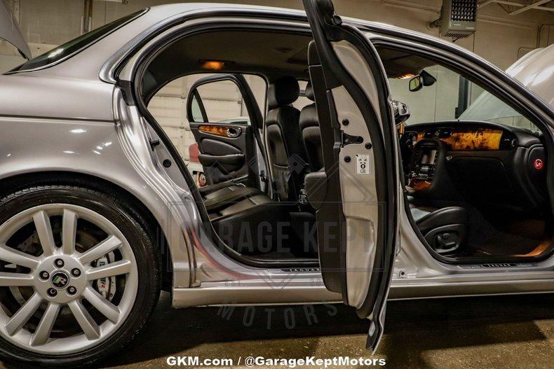 2004 Jaguar XJR 76