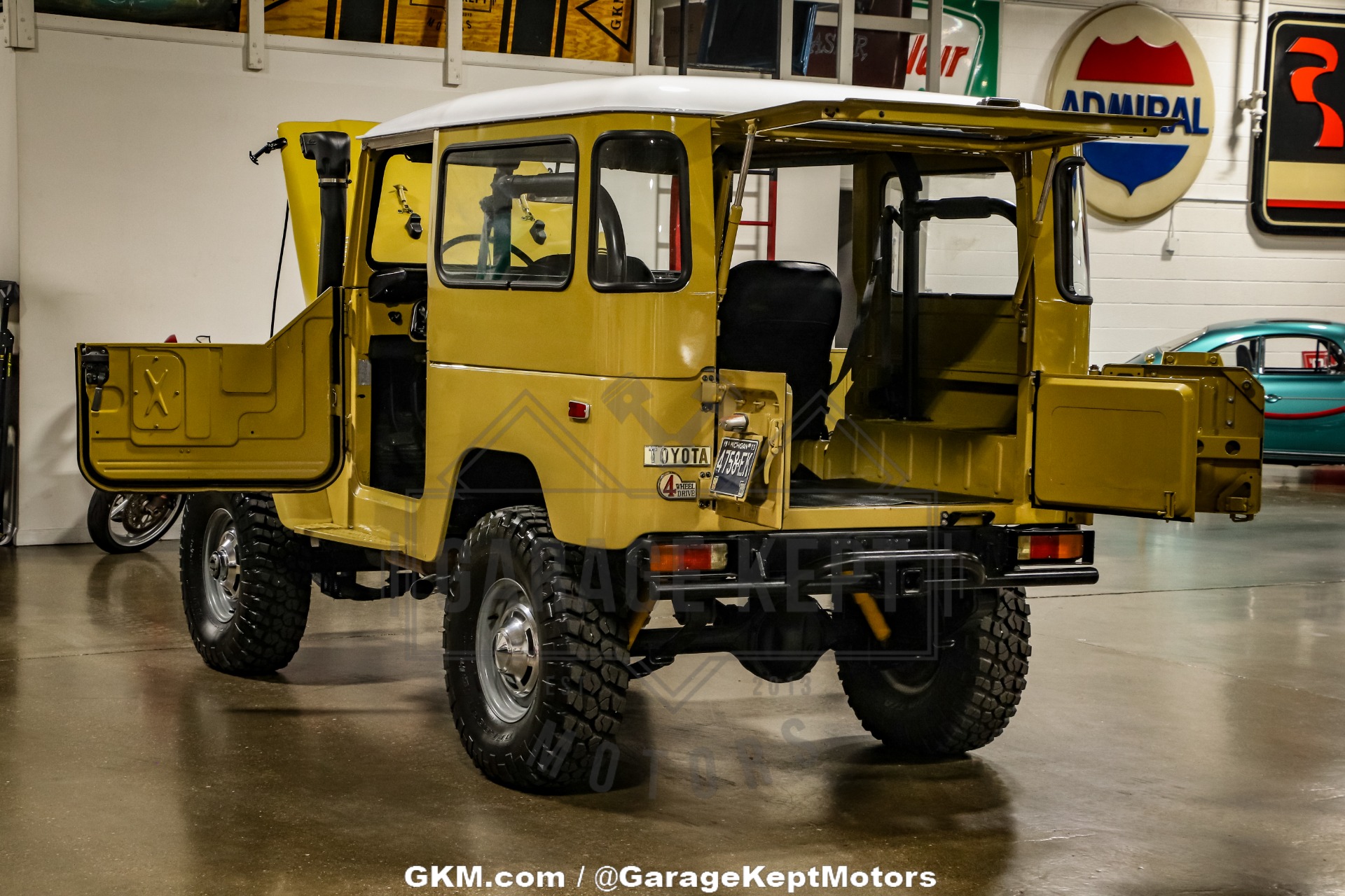 1974 Toyota Land Cruiser FJ40 76