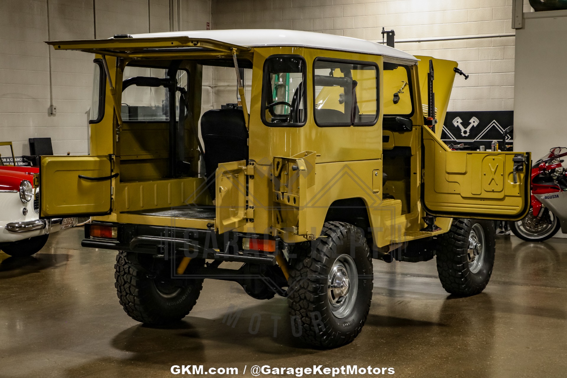 1974 Toyota Land Cruiser FJ40 77