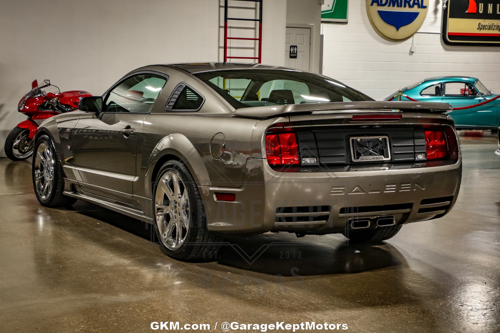 2005 Ford Mustang 12