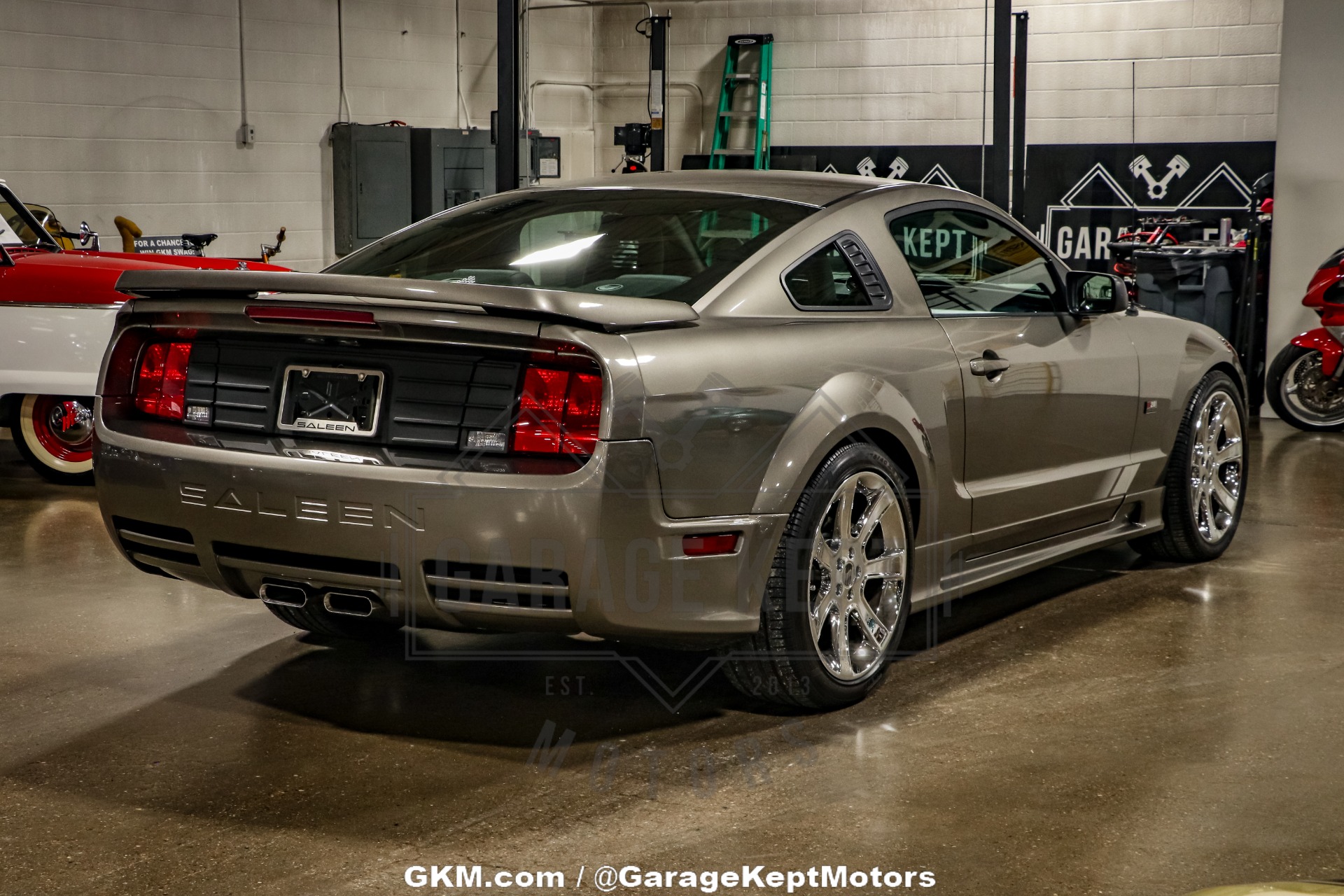 2005 Ford Mustang 13