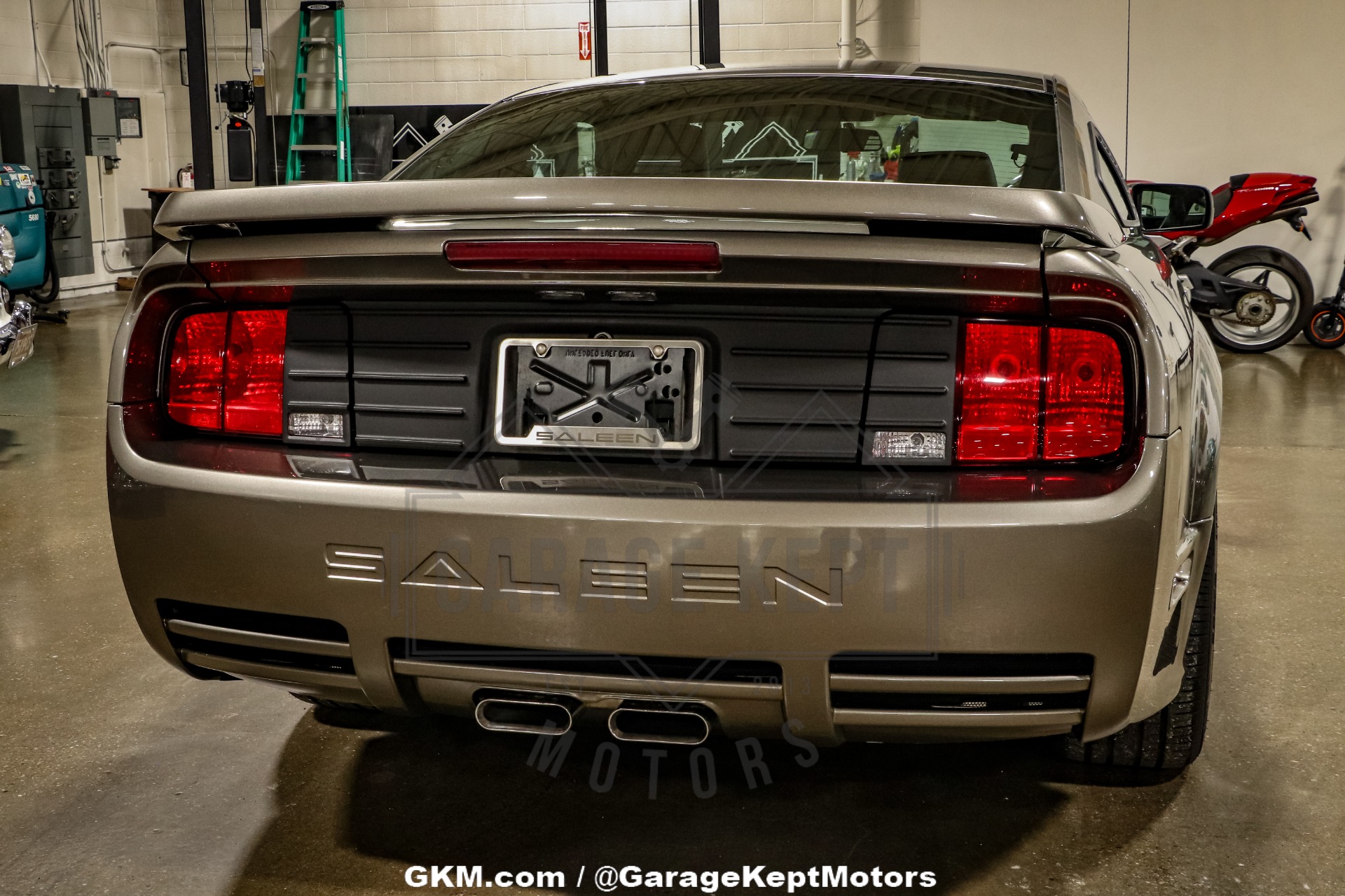 2005 Ford Mustang 49