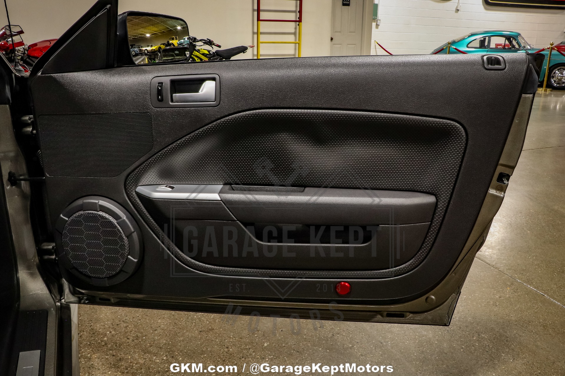 2005 Ford Mustang 69
